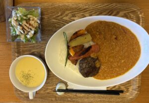 安曇川グリルのハンバーグカレー